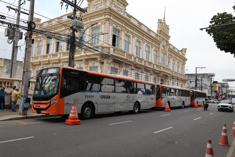 Frota do transporte coletivo de Feira ganha mais seis ônibus zero quilômetro