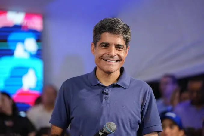 ACM Neto encerra campanha com atos em Salvador e Feira de Santana